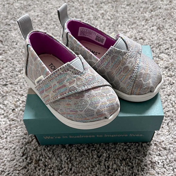 Toms Other - Toms toddler girls alpargata shoes, size 4. Gray with cheetah print multicolor.
